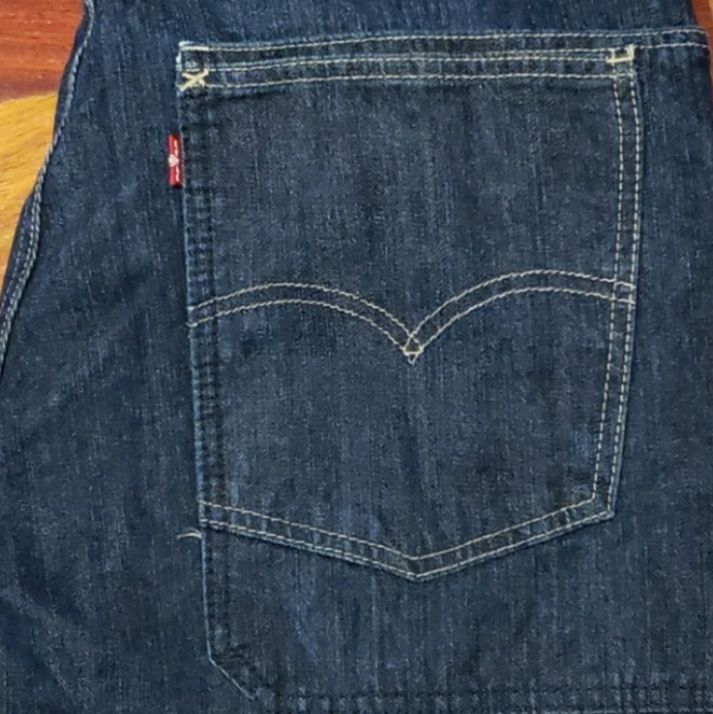 Levi's - Picture 2 of 8